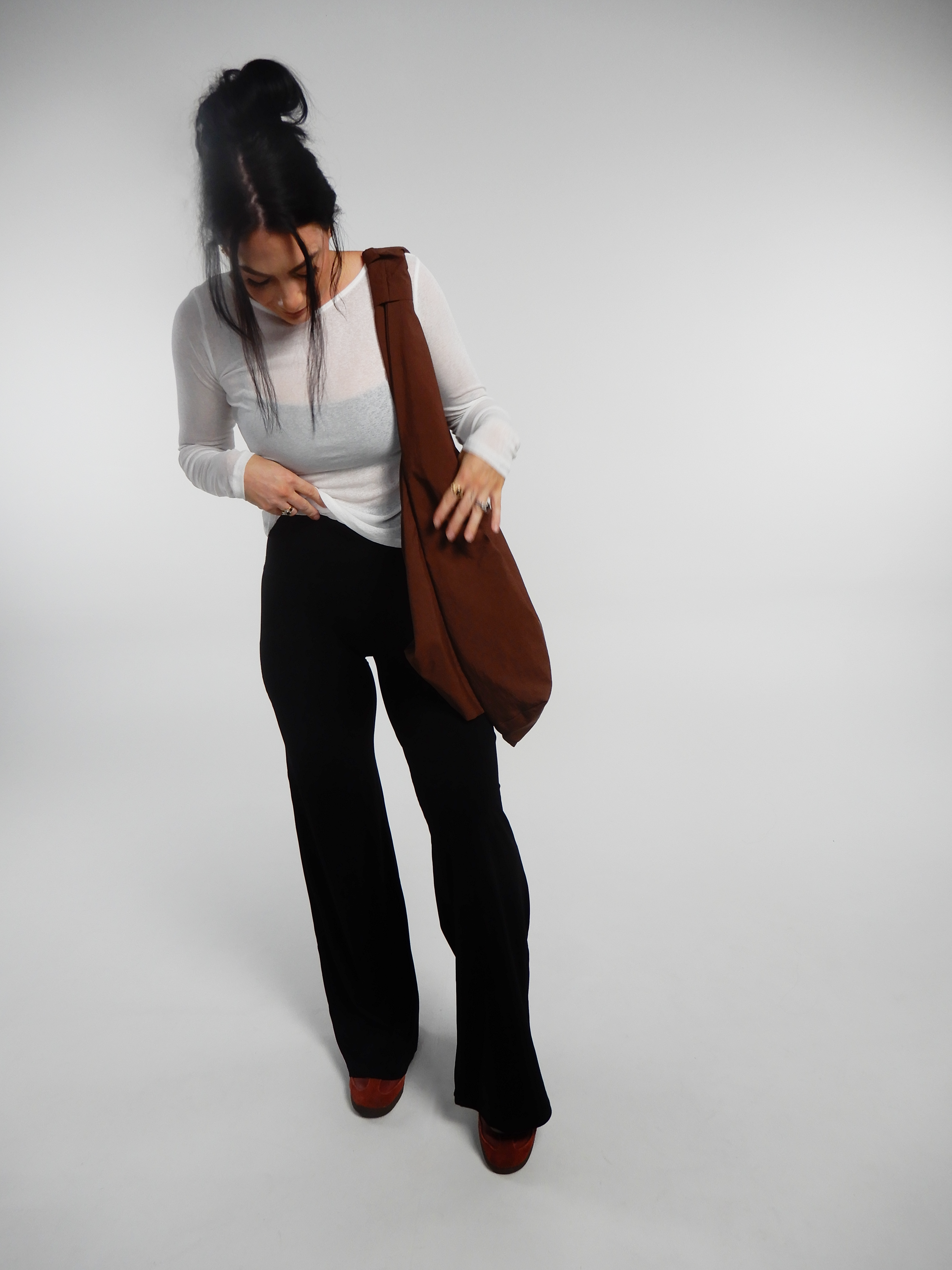 Pilates girl wearing NR wide leg tights and a white Noa Rae Shirt. NR wide leg tights in signature Noa fabric